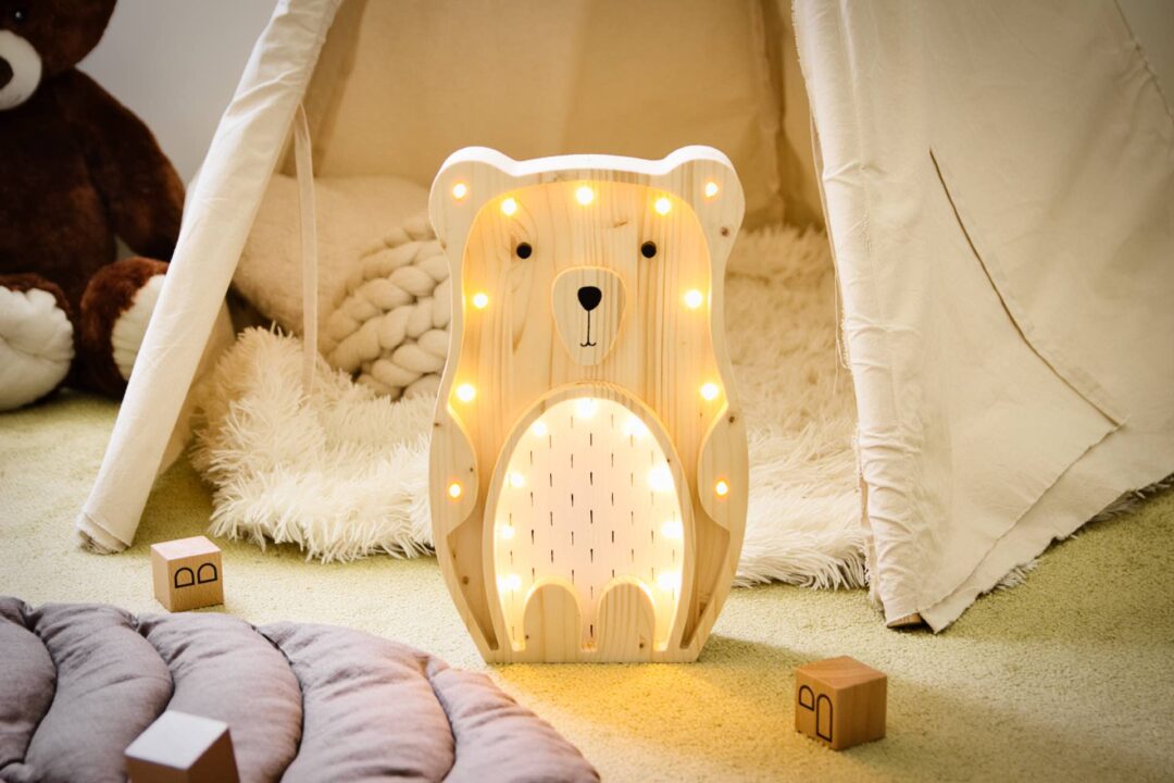 Dětská noční lampička medvídek z masivního smrkového dřeva