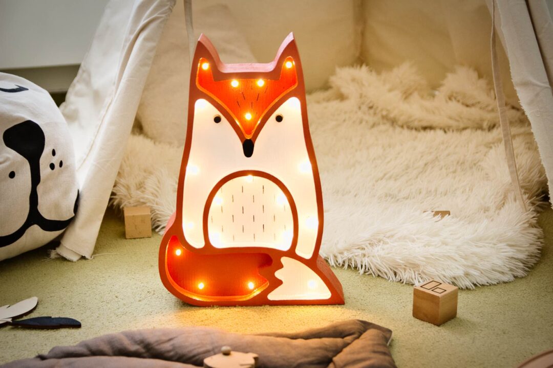 Noční lampička do dětského pokoje ze dřeva